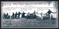 Почтовая марка 2014 год. Литва 799-801 Балтийский путь (блок) (Совместный выпуск Эстония-Латвия-Литва)